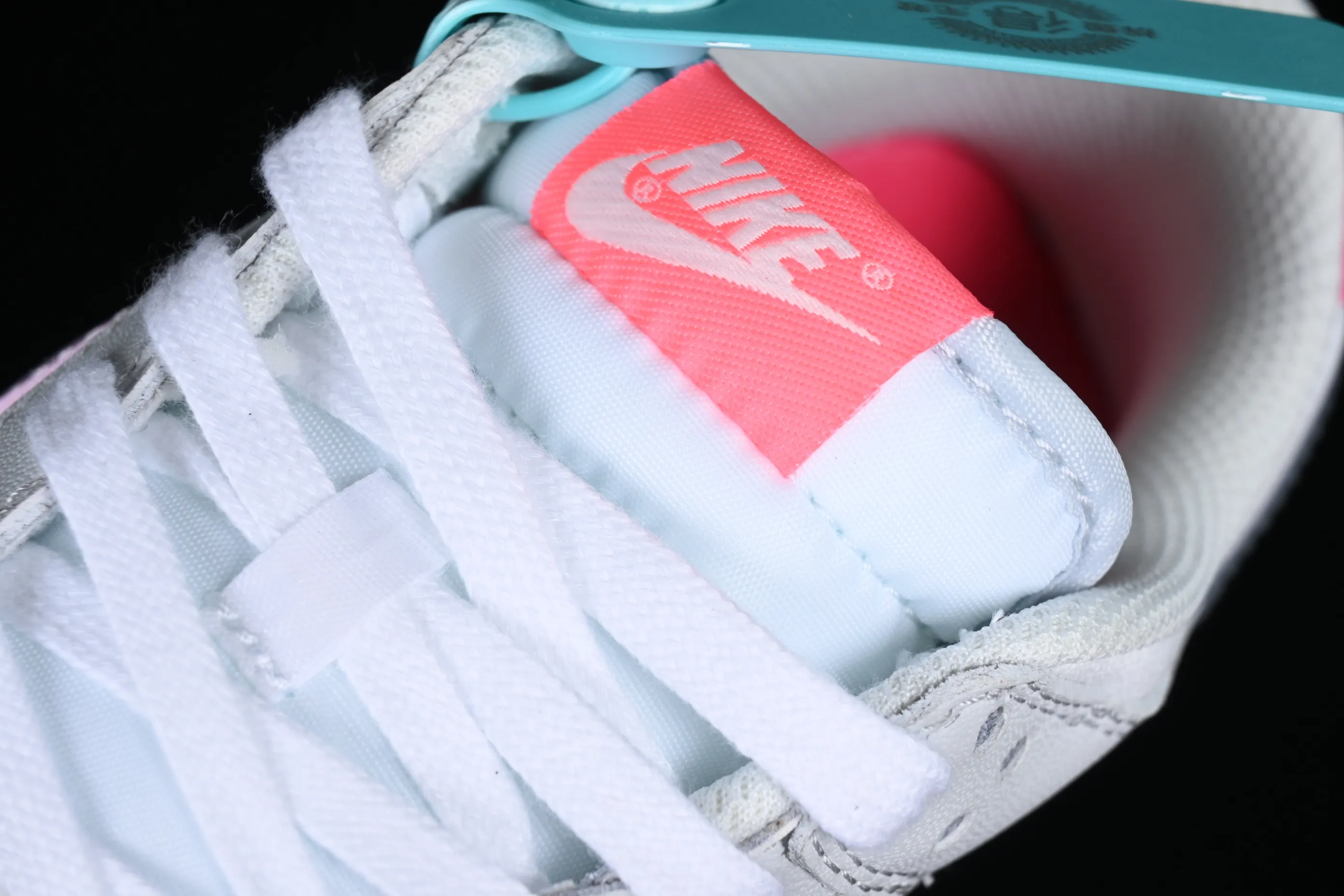 All categories Nk SB Dunk series Nk SB Dunk Low low-top sneakers F version Nk SB Dunk Low "520" Valentine's Day limited SB low-top sports and leisure sneakers FN3451-161